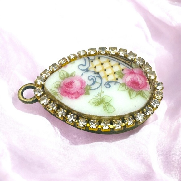 Bavaria China Teardrop Floral Pendant Necklace W/ Rhinestones & Gold-Tone Chain - Picture 10 of 14